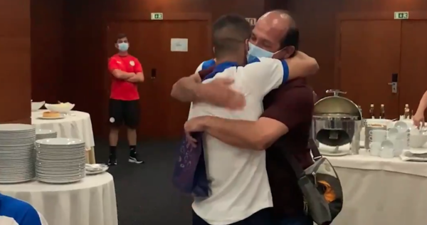 Cumple el sueño gracias al futsal y se reencuentra con su padre luego de 10 años