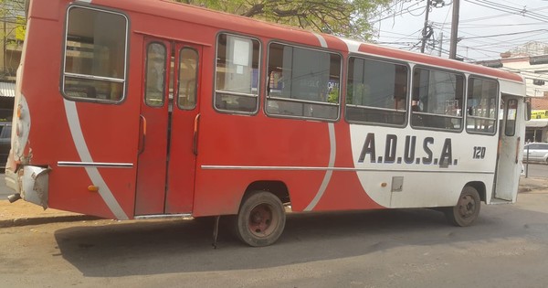 La Nación / Buses chatarra: subieron pasajes, pero cuando se descomponen no devuelven importe, denuncian