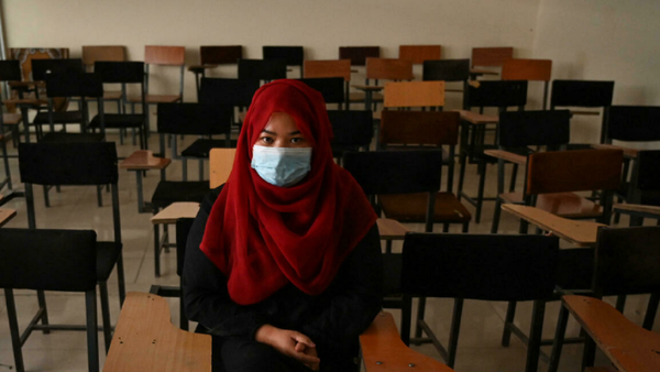 Las universidades de Kabul, vacías en el primer día de la prohibición de las clases mixtas