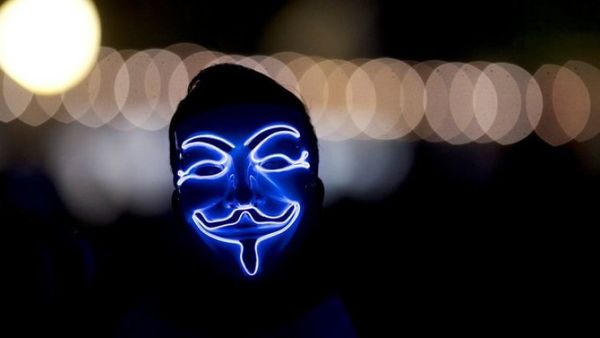 Anonymous le declara la guerra a Bolsonaro y convoca manifestaciones en su contra para este martes