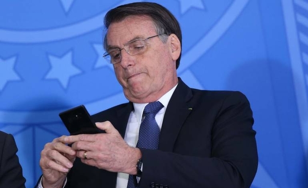 Diario HOY | Bolsonaro firma decreto para limitar poder moderador de las redes sociales