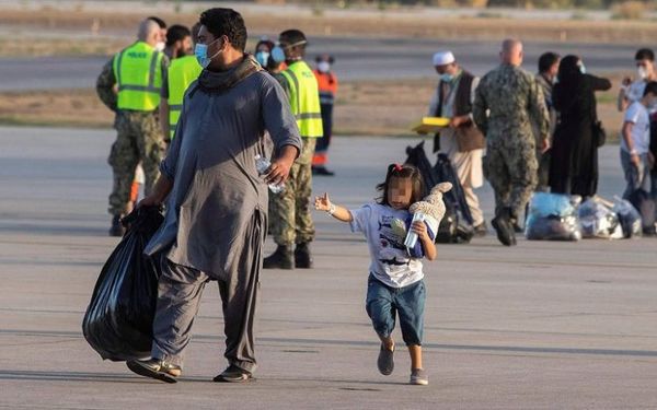 Sondean a Paraguay para recibir a los refugiados afganos