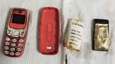 Joven europeo tragó su celular enterito y casi murió