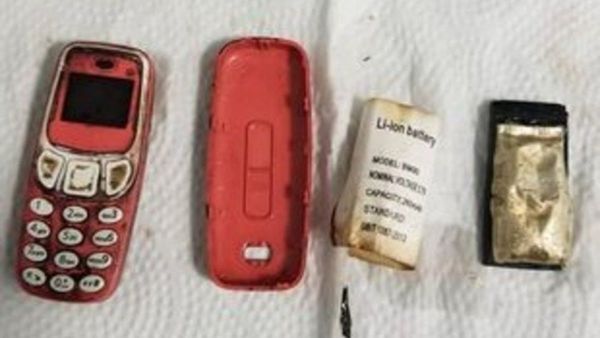 Joven europeo tragó su celular enterito y casi murió