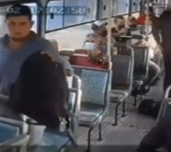 Asalto en bus: Nuevas imágenes del “viaje del terror” - Paraguay.com