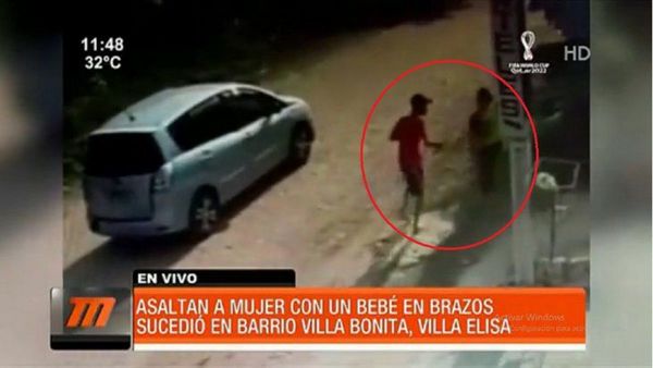 Con un cuchillo asaltan a una menor con un bebé en brazos