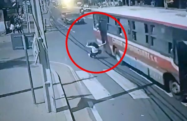Universitaria, grave luego de saltar del bus detrás de un ladrón de celulares - Nacionales - ABC Color