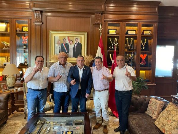 Con abrazo a Cartes, “Ñoño” Núñez busca cicatrizar proceso por desvíos - Nacionales - ABC Color