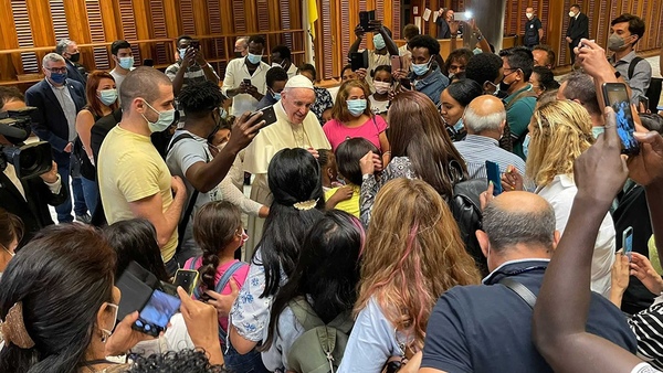 Francisco recibió a refugiados recién llegados de Afganistán | .::Agencia IP::.