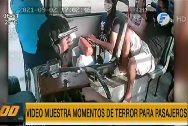 Video retrata momentos “de terror” durante asalto en bus