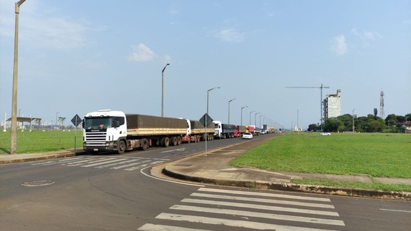 MANIFESTANTES CIERRAN ACCESOS A PUERTOS Y AL CENTRO DE FRONTERAS