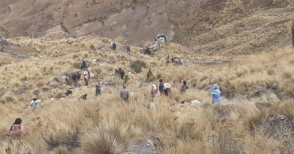 La Nación / Al menos 23 fallecidos en accidente de autobús en Bolivia
