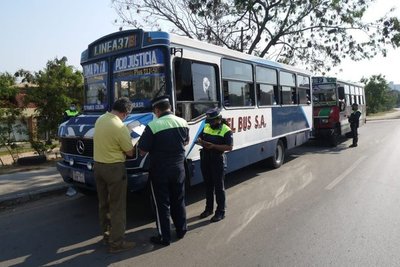 Comuna deja sin efecto suba del pasaje, pero usuarios denuncian desacato en unidades - MarketData