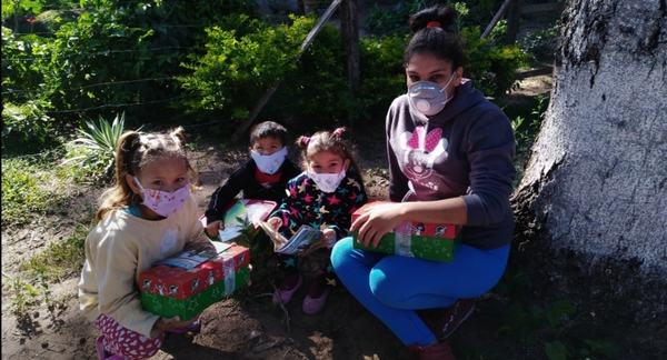A través de cajitas llevan esperanza a miles de niños en Paraguay