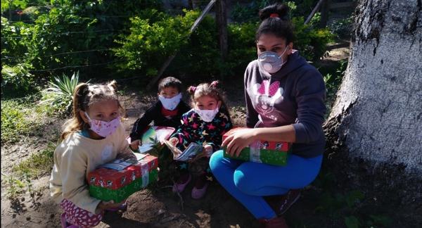 A través de cajitas llevan esperanza a miles de niños en Paraguay