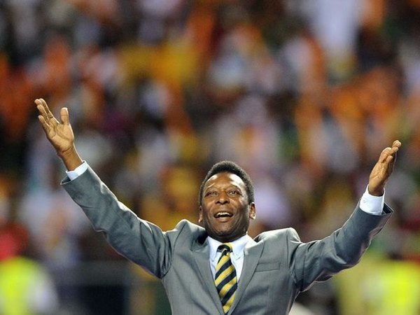 El 'Rey' Pelé fue operado de un tumor en el colon