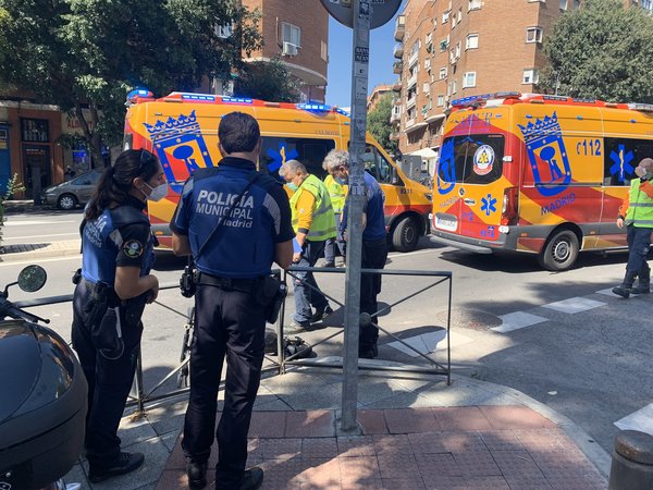 ¡Le cortaron el glúteo con una navaja! 8 encapuchados agreden a joven en Madrid