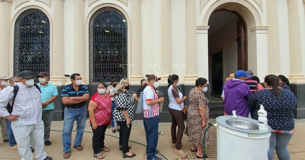 La Nación / Concepción aplicó 1.273 primera dosis ayer y desde hoy liberó número de cédula