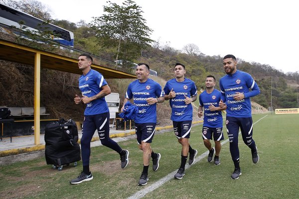 Chile preparara un partido clave con Colombia con las bajas de Vargas y Vegas