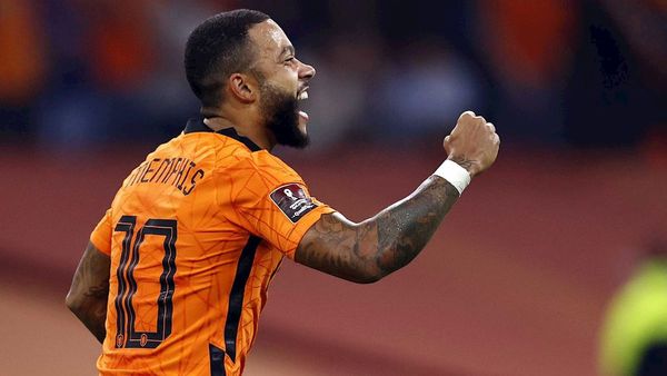 Países Bajos tritura a Turquía en noche memorable de Depay