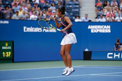 Canadiense Leylah Fernandez alcanza las semifinales del Abierto a sus 19 años - Tenis - ABC Color