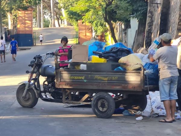 Sigue el basural en zona del Parque Caballero - Nacionales - ABC Color