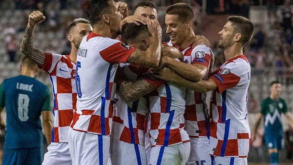 Croacia se afianza al frente del grupo H