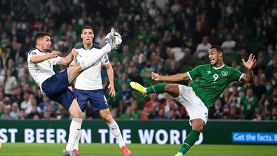 Irlanda y Serbia sellan un empate en eliminatorias
