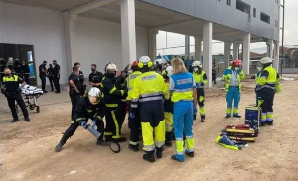Un paraguayo fallecido y otros dos en grave estado tras derrumbe en Madrid