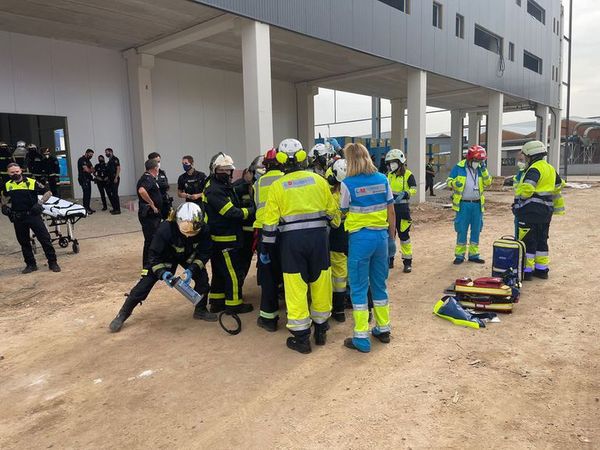 Un muerto y dos heridos tras derrumbe en Madrid, todos paraguayos - Nacionales - ABC Color