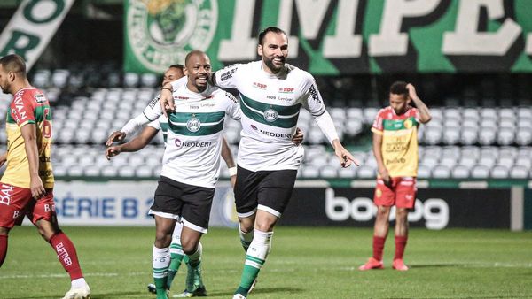 El Coritiba de Morínigo golea y sigue como único líder