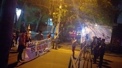FNC escracha a senador Riera y este los responsabiliza de cualquier daño
