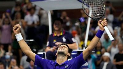 Novak Djokovic, a tres triunfos de la gloria