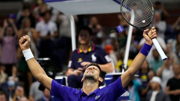 Novak Djokovic, a tres triunfos de la gloria