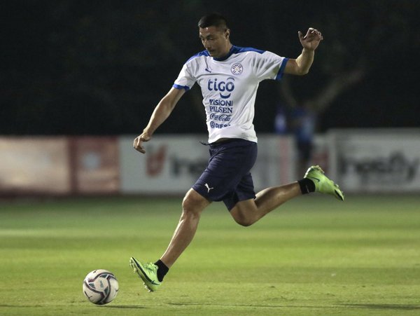 Óscar Tacuara Cardozo se integró al plantel albirrojo