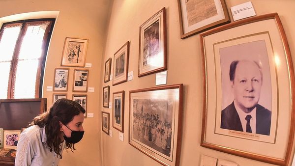 Visita guiada en el museo sobre José Asunción Flores