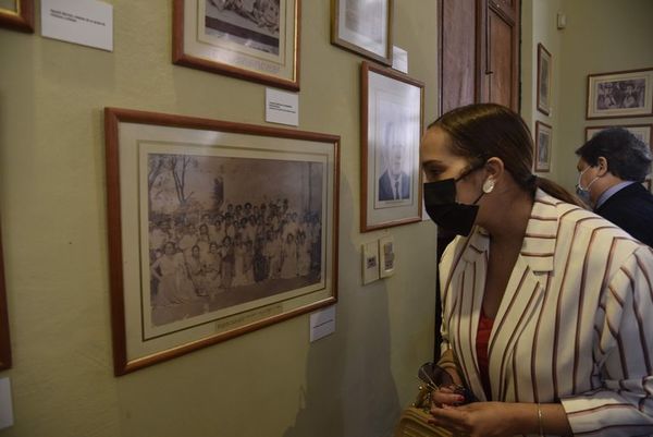 Visita guiada a la muestra sobre la vida de José Asunción Flores - Música - ABC Color