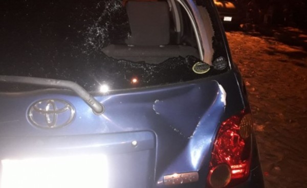 Excandidata a concejal causó destrozos al vehículo de su expareja