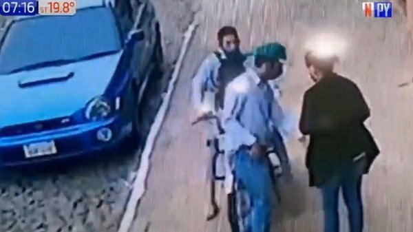 Intolerable inseguridad: Así asaltan a una mujer en la vía pública | Noticias Paraguay