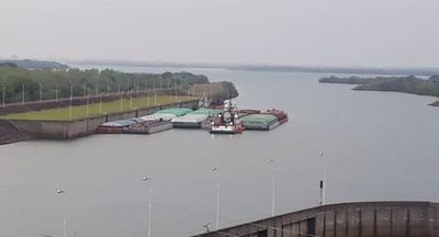 Yacyretá opera para pasaje de barcazas con producción agrícola nacional