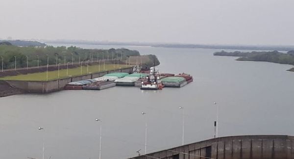 Yacyretá opera para pasaje de barcazas con producción agrícola nacional