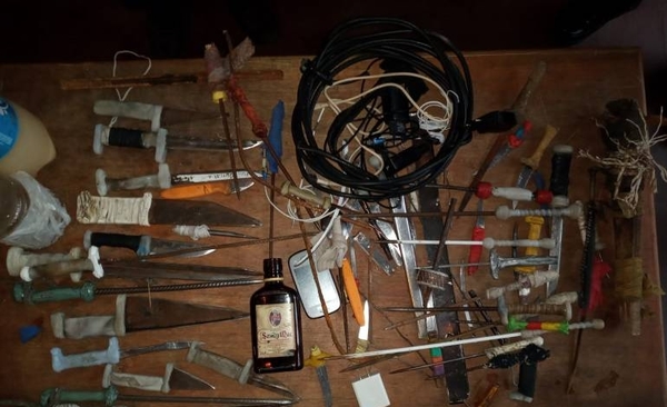 Diario HOY | En requisa en el penal de Emboscada requisan armas, bebidas y celulares