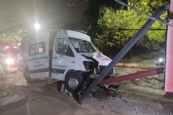 Fallece paciente tras chocar la ambulancia en la que era trasladado - Nacionales - ABC Color