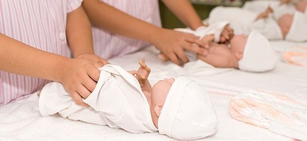 Crónica / Después de años pillan que su hija no era su hija y ¡piden 3 millones de euros!