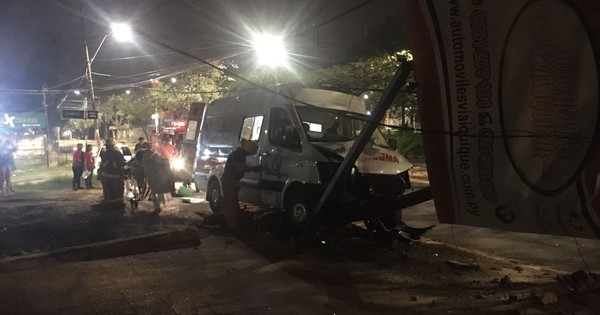 La Nación / Paciente falleció tras accidente de la ambulancia que lo trasladaba de Villarrica a Asunción