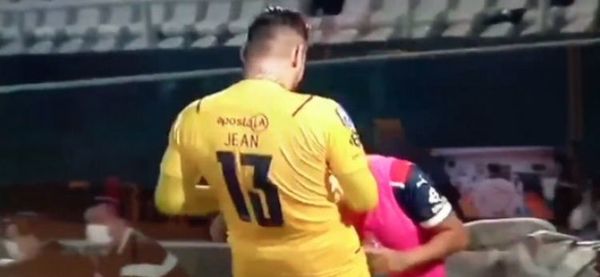 Un partido de castigo para Jean Fernandes por la broma a Mateus