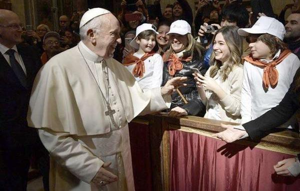 “Las mujeres no tienen las mismas oportunidades que los hombres”, afirma Francisco