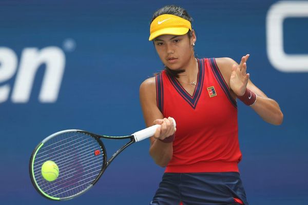 La joven sensación británica Raducanu alcanza las semifinales del Abierto - Tenis - ABC Color