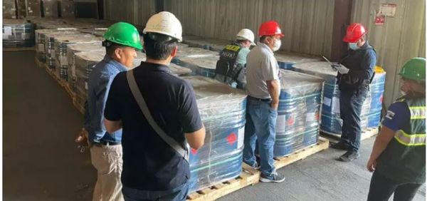 Policía boliviana incauta 33.000 litros de químico utilizado para refinar cocaína