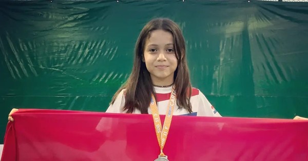 La Nación / ¡Un orgullo! Niña paraguaya ganó medalla de plata en campeonato sudamericano de Squash
